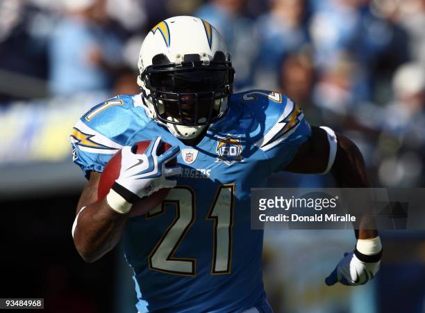 Runningback LaDainian Tomlinson of the San Diego Chargers runs the ball against the Kansas City Chiefs during the NFL game on November 29, 2009 at...