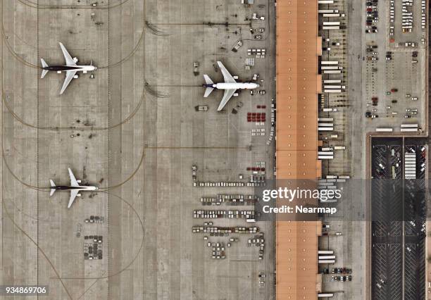 cargo delivery area at airport from above - airport aerial imagens e fotografias de stock