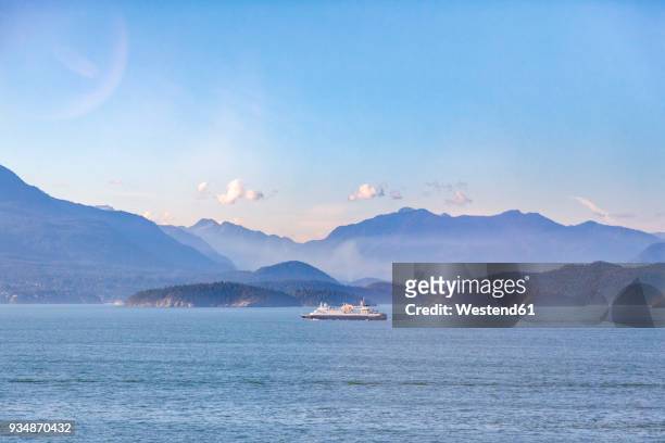 canada, british columbia, vancouver, cruise liner - cruise liner ストックフォトと画像
