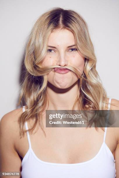 portrait of young woman pulling funny face - pelo facial imagens e fotografias de stock