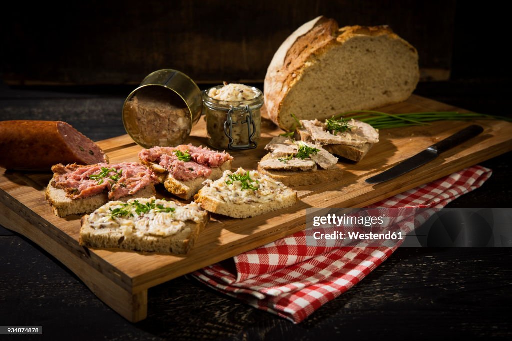 Crusty bread, crackling fat, liver sausage, minced and pork sausage