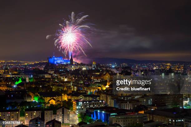 edinburgh castle fireworks - midlothian scotland stock pictures, royalty-free photos & images