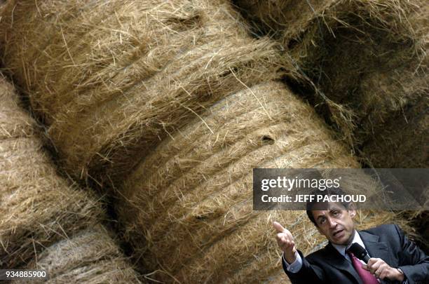 French right-wing presidential candidate of the UMP Nicolas Sarkozy speaks as he visits a sheep farm, 27 april 2007 in Saint Sandoux, central France,...