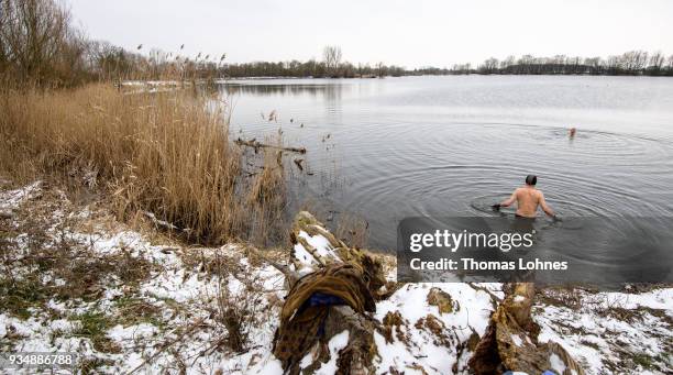 Gustav Meierl and his brother Waldemar Meierl swim in a lake near Biebesheim am Rhein in minus 2 degrees Celcius air temperature on March 19, 2018 in...