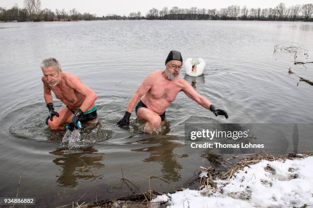 Gustav Meierl and his brother Waldemar Meierl swim in a lake near Biebesheim am Rhein in minus 2 degrees Celcius air temperature on March 19, 2018 in...