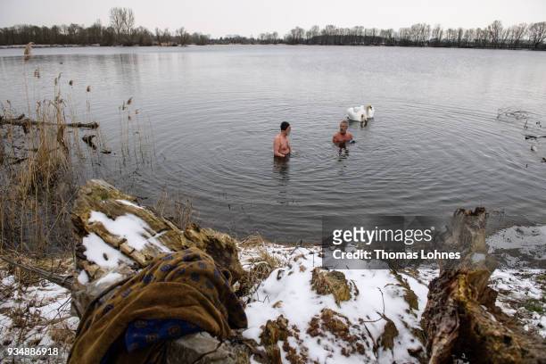 Gustav Meierl and his brother Waldemar Meierl swim in a lake near Biebesheim am Rhein in minus 2 degrees Celcius air temperature on March 19, 2018 in...