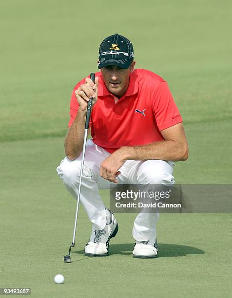 Geoff Ogilvy of Australia putts at the 8th hole during the final round of the Dubai World Championship, on the Earth Course, Jumeirah Golf Estates on...