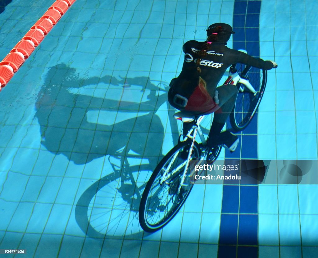 Turkish free-diver Erken's new world record