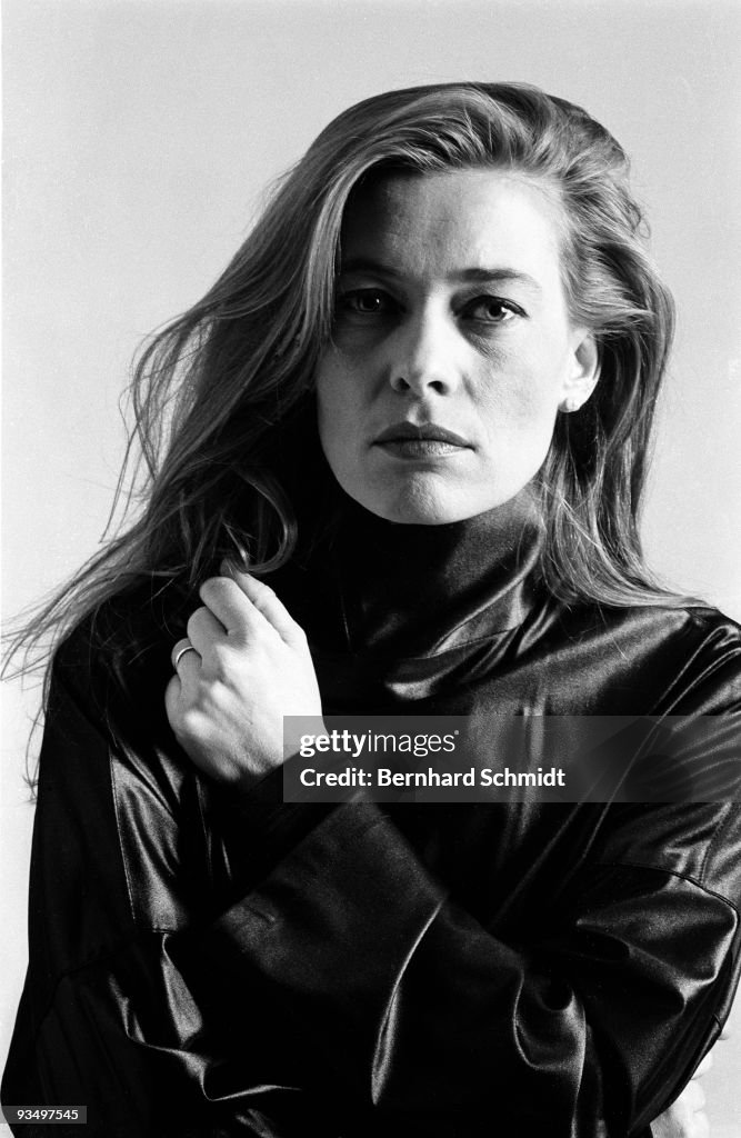 Sara Rudnik Actress Barbara Rudnik is seen during a photo session on October 14 ...