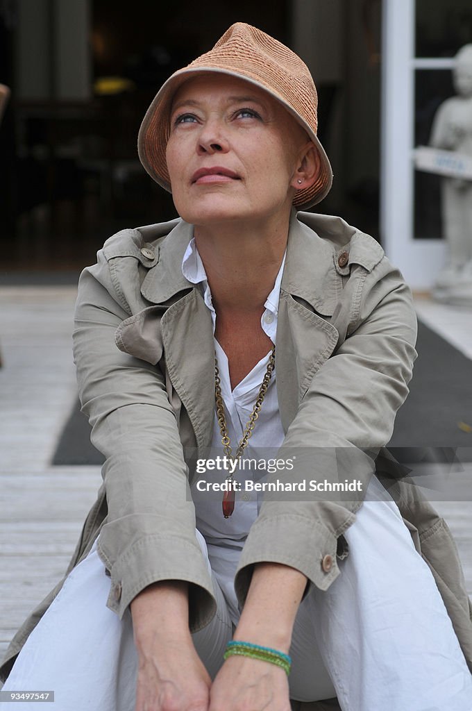 Sara Rudnik Actress Barbara Rudnik is seen during a photo session on September ...