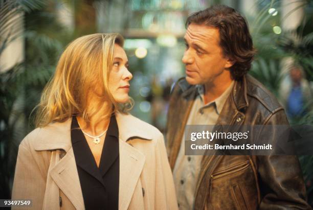 Actress Barbara Rudnik is seen at the set of the ZDF Movie "Im Atem der Berge" October, 1997 in Munich, Germany togeter with actor Gerd Silberbauer