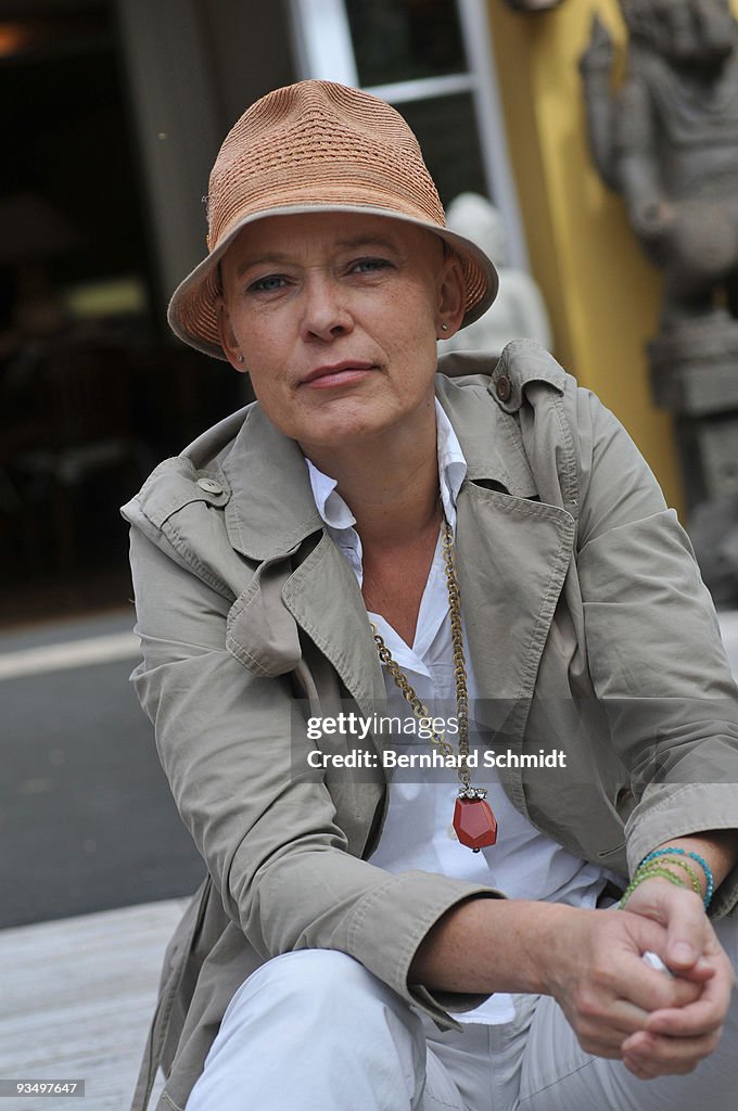 Sara Rudnik Actress Barbara Rudnik is seen during a photo session on September ...