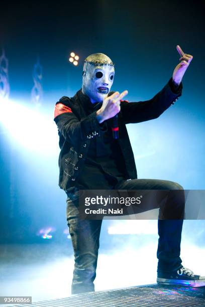 Corey Taylor of Slipknot performs on stage at Hammersmith Apollo on December 2nd 2008 in London.