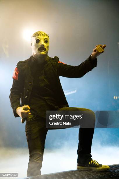 Corey Taylor of Slipknot performs on stage at Hammersmith Apollo on December 2nd 2008 in London.