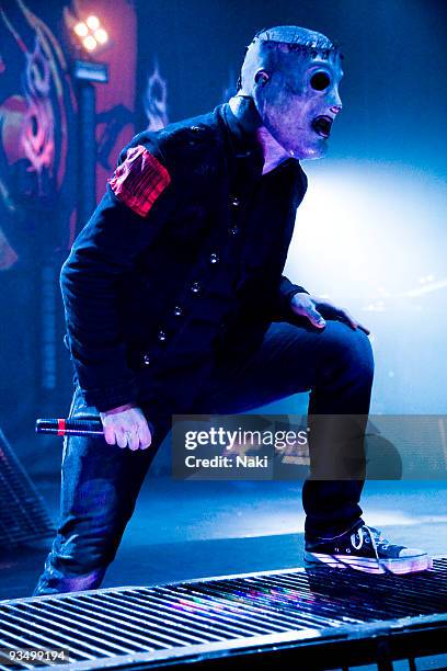 Corey Taylor of Slipknot performs on stage at Hammersmith Apollo on December 2nd 2008 in London.