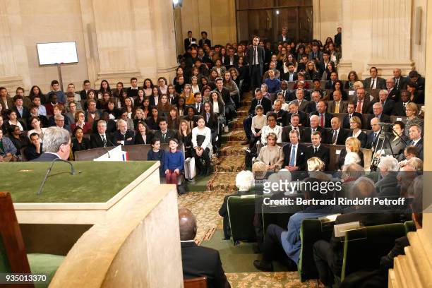Grand-Duc Henri and Grande-Duchesse Maria Teresa of Luxembourg with French President Emmanuel Macron and his wife Brigitte Macron listen to the...