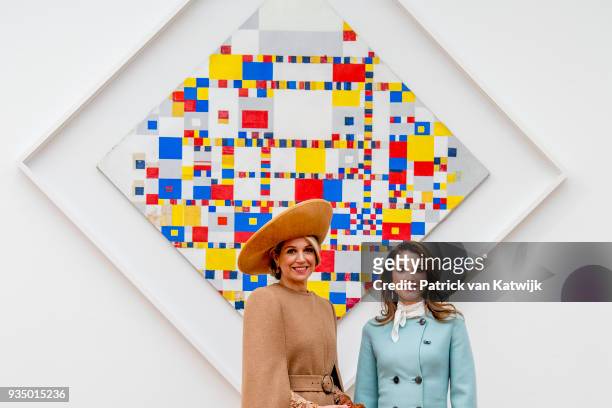 Queen Maxima of The Netherlands and Queen Rania of Jordan visit the Gemeentemuseum and pose in front of the Victory Boogie Woogie on March 20, 2018...