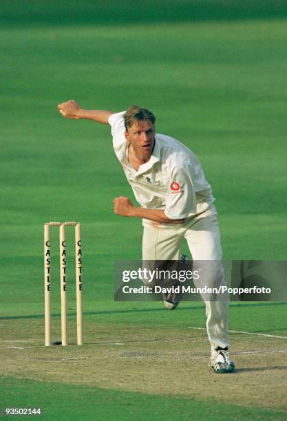 Alan Mullally bowling for England on the second day of the 1st Test match between South Africa and England at the Wanderers Stadium in Johannesburg,...
