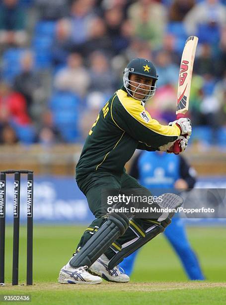 Abdur Razzaq during his innings of 75 for Pakistan against England in the NatWest one day International at Headingley in Leeds, 17th June 2001....