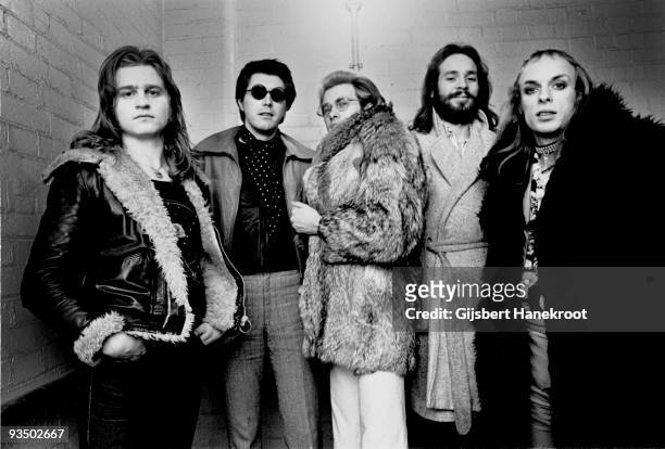 Roxy Music posed in London in 1972. L-R Paul Thompson, Bryan Ferry, Andy Mackay, Phil Manzanera, Brian Eno,