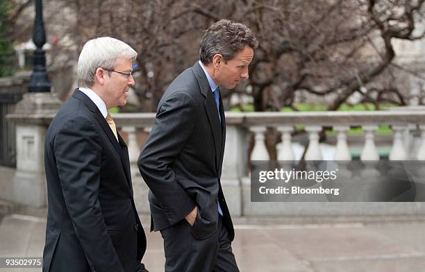 Timothy Geithner, U.S. Treasury secretary, right, walks with Kevin Rudd, Australia�s prime minister, at the treasury building in Washington, D.C.,...