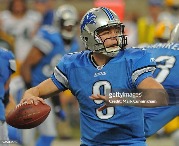 Matthew Stafford of the Detroit Lions throws a pass against the Green Bay Packers at Ford Field on November 26, 2009 in Detroit, Michigan. The...