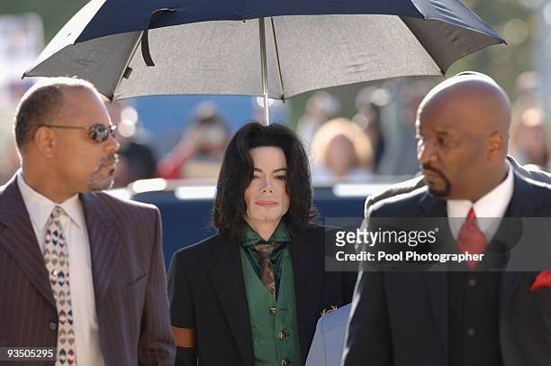 Michael Jackson arrives for his child molestation trial on May 19, 2005 at the Santa Barbara County Courthouse in Santa Maria.