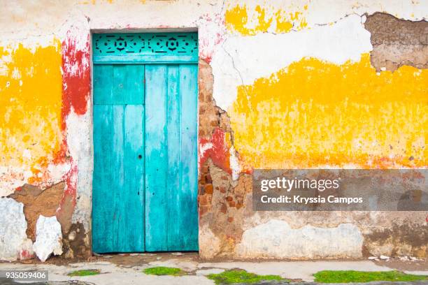 old and beautiful turquoise door and old multicorored facade at house - ニカラグア グラナダ ストックフォトと画像