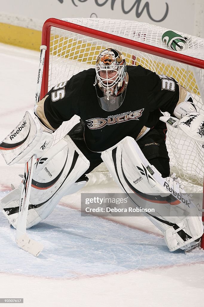 Carolina Hurricanes v Anaheim Ducks