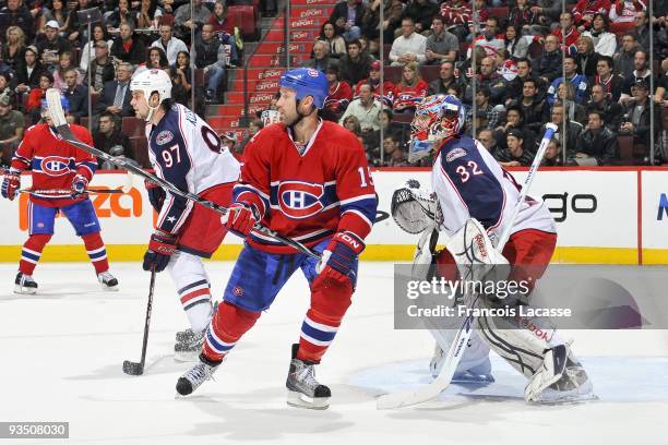 Glen Metropolit of the Montreal Canadiens stands in front of goalie Mathieu Garon of the Columbus Blue Jackets on November 24, 2009 at the Bell...
