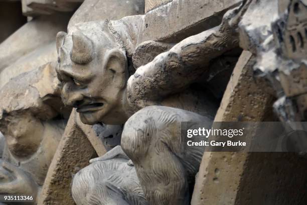 grotesques of notre dame - goblin stock pictures, royalty-free photos & images