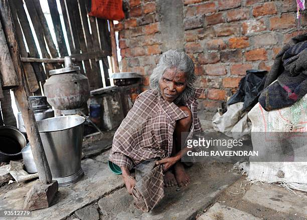 India-Bhopal-pollution-accident-25yrs-victims by Yasmeen Mohiuddin Elderly woman Laccho Bai, whose eyes were damaged by the 1984 Union Carbide gas...