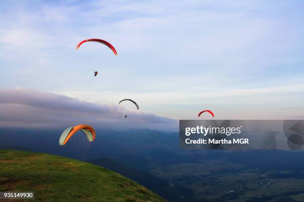 paragliding flight in pico agudo, brazil - paragliding stock pictures, royalty-free photos & images