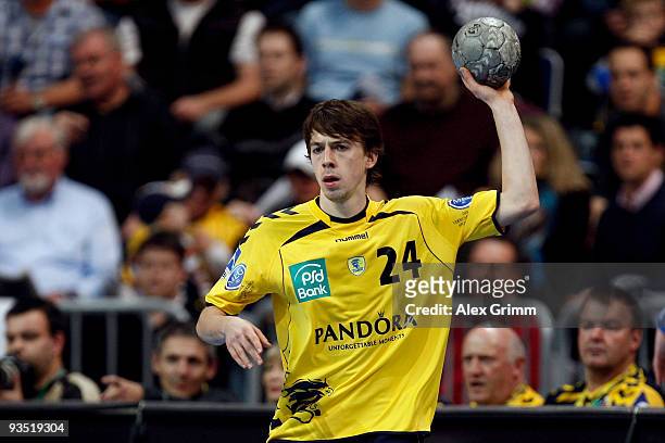 Patrick Groetzki of Rhein-Neckar Loewen in action during the Toyota Handball Bundesliga match between Rhein-Neckar Loewen and SG Flensburg-Handewitt...