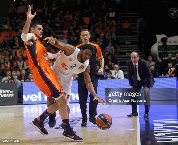 Alberto Abalde, #6 of Valencia Basket competes with Chasson Randle, #2 of Real Madrid during the 2017/2018 Turkish Airlines EuroLeague Regular Season...