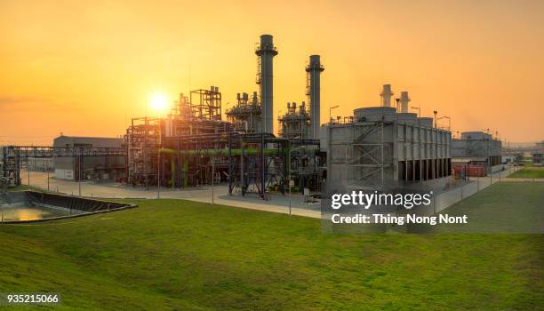 power plant - gas plant sunset stock-fotos und bilder