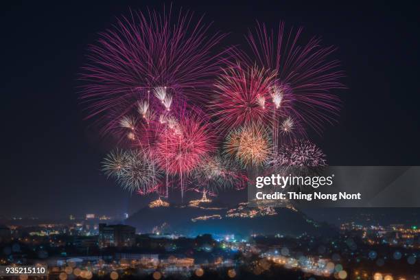 fireworks on the mountain - red hot summer party stock pictures, royalty-free photos & images