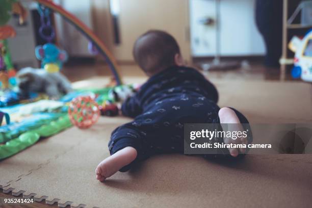 behind the baby - shiratama camera stock pictures, royalty-free photos & images