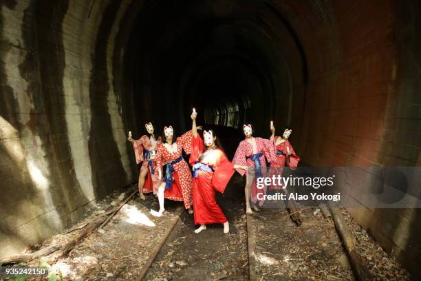 five women in kimono with mask in front of a tunnel - 廃墟　日本 ストックフォトと画像