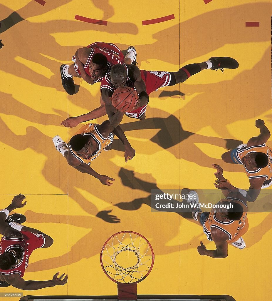 Aerial view of Chicago Bulls Michael Jordan in action vs Los Angeles News Photo - Getty Images
