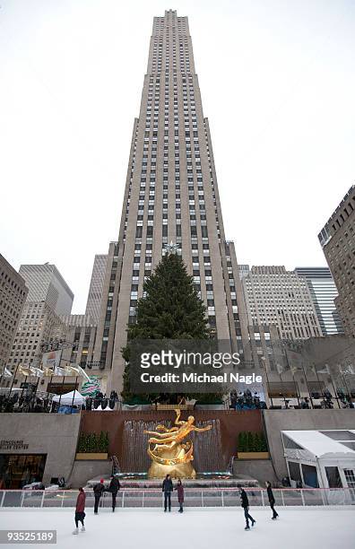 People ice skate in front of the General Electric building at 30 Rockefeller Plaza, the headquarters of NBC, on December 1, 2009 in New York City....