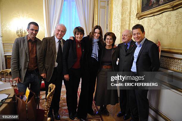 French First Lady Carla Bruni-Sarkozy poses for a picture with the president of Aides, an association to help people infected by hiv, Bruno Spire ,...