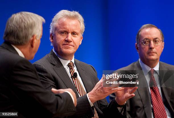 Jeffery Immelt, chairman and chief executive officer of General Electric Co., center, speaks at the Innovation Economy Conference with Paul Otellini,...