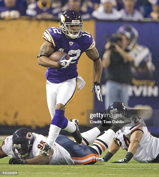 Percy Harvin of the Minnesota Vikings carries the ball during an NFL game against the Chicago Bears at the Mall of America Field at Hubert H....