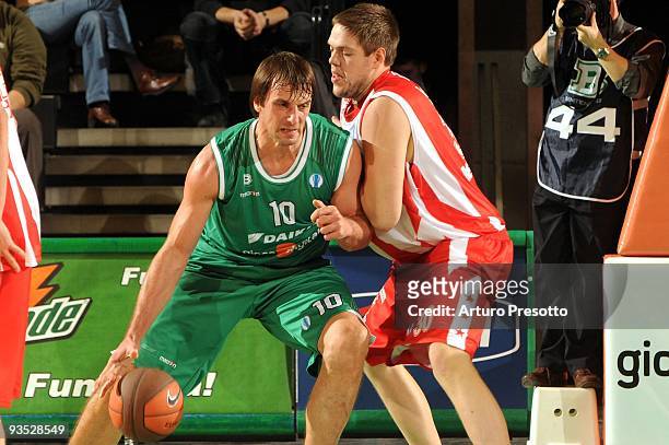 Sandro Nicevic of Benetton Treviso is defended against by Vladimir Stimac of BC Crvena Zvezda during the Eurocup Basketball Regular Season Game Day 2...