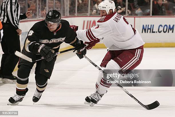 Jim Vandermeer of the Phoenix Coyotes defends against Teemu Selanne of the Anaheim Ducks during the game on November 29, 2009 at Honda Center in...