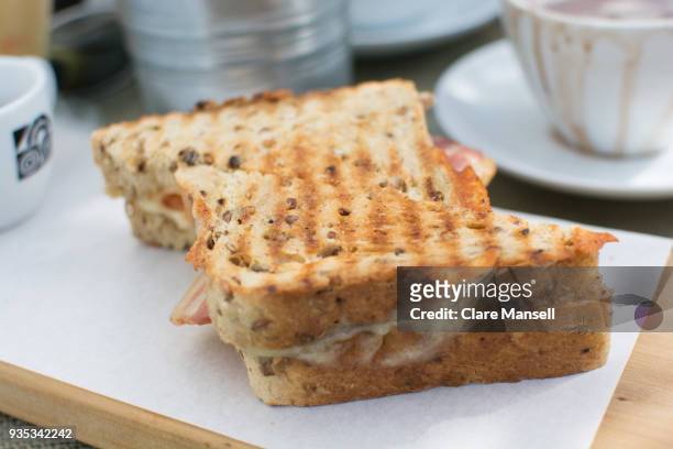 toasted sandwich - grillad sandwich bildbanksfoton och bilder