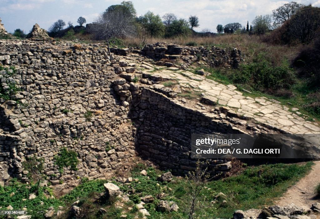 Access ramp and Propylaeum, Troy II