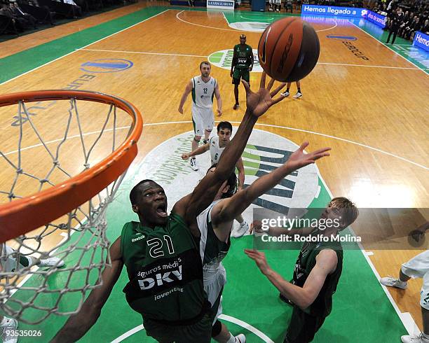 Alain Koffi of DKV Joventut competes with Kresimir Loncar of Unics during the Eurocup Basketball Regular Season Game Day 2 between DKV Joventut vs...