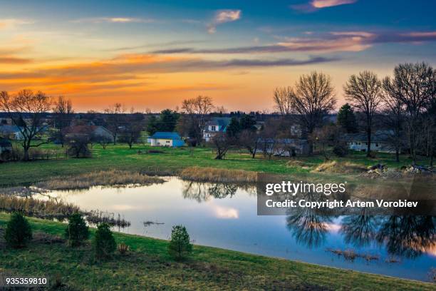 columbus outskirts in winter - country town stock-fotos und bilder